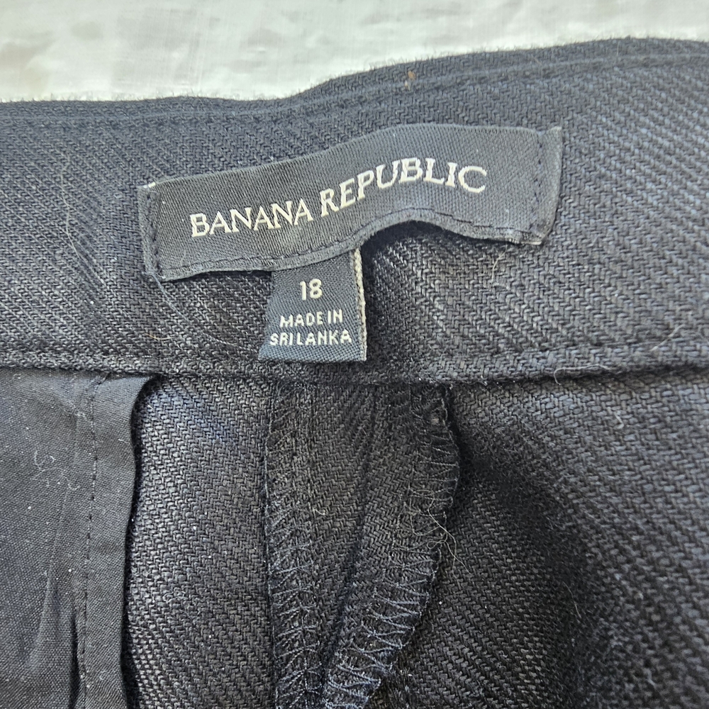 Banana Republic Dark Cargo Pants - Picture 3 of 9